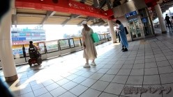 【最新 ️极品 ️抄底】抄底大师精品新作 ️长腿漂亮美女和男友逛商场 白皙皮肤干净粉嫩逼逼一览无余