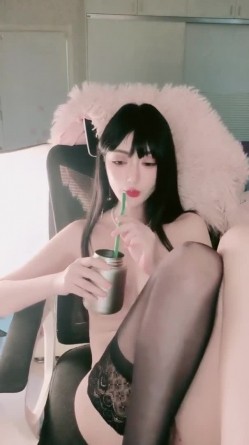 【你们的花花】 淫荡尤物高颜值反差女神! 大尺度道具自慰~大潮喷~裸舞~8小时管饱