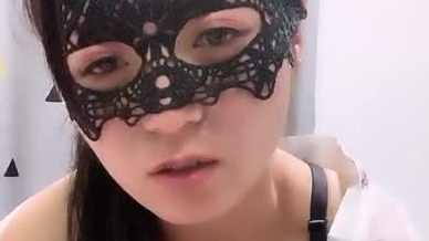 颜值不错身材也不错美女主播收费直播秀 被炮友用手