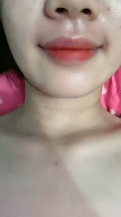 超迷人的清纯单纯小骚货下海!最新作!万里挑一,身材苗条白皙可口,颜值很能打 也很耐看,有点沧桑感的少女