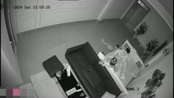 黑客破解摄像头偷拍 晚上下班前秘书被领导叫到办公室干一炮才让她回家