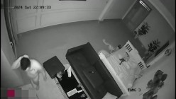 黑客破解摄像头偷拍 晚上下班前秘书被领导叫到办公室干一炮才让她回家