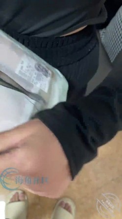 海角大神【妈妈的丰乳肥臀】乱伦合集，老妈和张叔电话粥我趁机操老妈，妈妈风韵犹存