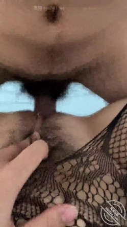 海角大神【妈妈的丰乳肥臀】乱伦合集，老妈和张叔电话粥我趁机操老妈，妈妈风韵犹存