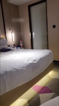 顶级淫妻自拍,【你的银七】最新精浴3P 一段骚妻录音,妻子舒服的喘息、夹杂着几声清脆的“啪啪”声