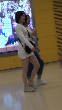 美女如云正街大神极限抄底超多气质小姐姐裙内，各种性感内裤骚丁超级养眼