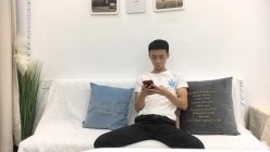 【阿水探花】偷拍00后粉嫩美乳小萝莉，沙发上抠穴淫水真是多，口交观音坐莲玩得爽