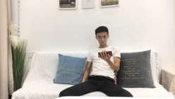 【阿水探花】偷拍00后粉嫩美乳小萝莉，沙发上抠穴淫水真是多，口交观音坐莲玩得爽