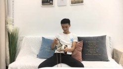 【阿水探花】偷拍00后粉嫩美乳小萝莉，沙发上抠穴淫水真是多，口交观音坐莲玩得爽