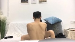 【阿水探花】偷拍00后粉嫩美乳小萝莉，沙发上抠穴淫水真是多，口交观音坐莲玩得爽