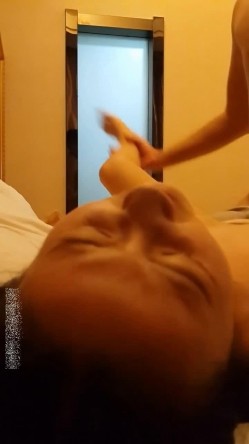 平时很高傲的高中学妹穿超人内裤被有处女情节的社会男让其装处女被操时喊疼