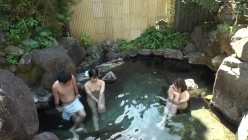 DANDY-790 誰もいないと思っていた混浴温泉で両刀使いの美淫女にカップル共々イカさ…