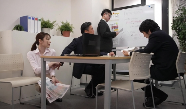 PPPE-135 大嫌いな上司に深夜オフィスで残