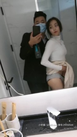 大一学生 形象好气质佳的小骚货下海直播,穿上性感肚兜舔鸡巴嗦了蛋,各种抽插,最后口爆射了满满一嘴营养液
