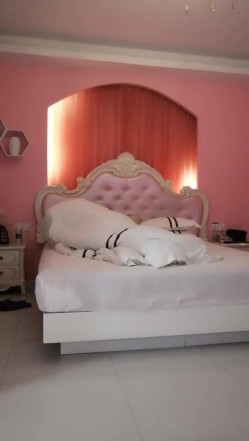 大神早期未流出,【爱情故事】极品御姐 网恋奔现 酒店开房 第一次见面女的害羞 软磨硬泡 无套干好几次