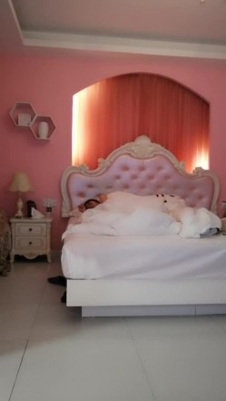大神早期未流出,【爱情故事】极品御姐 网恋奔现 酒店开房 第一次见面女的害羞 软磨硬泡 无套干好几次